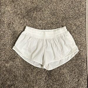 Lululemon hotty hot 2.5” short size 6 white